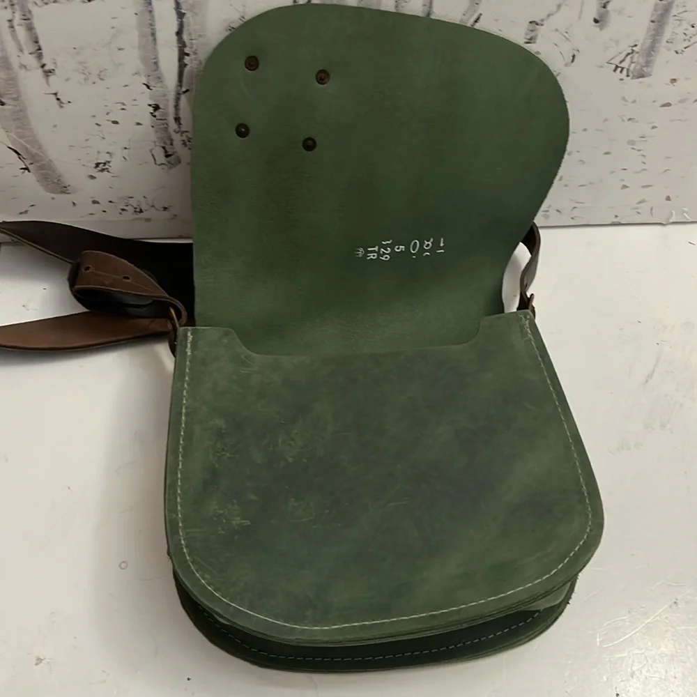 Craftsbury Common LeatherSaddle Bag Crossbody - Picture 8 of 11